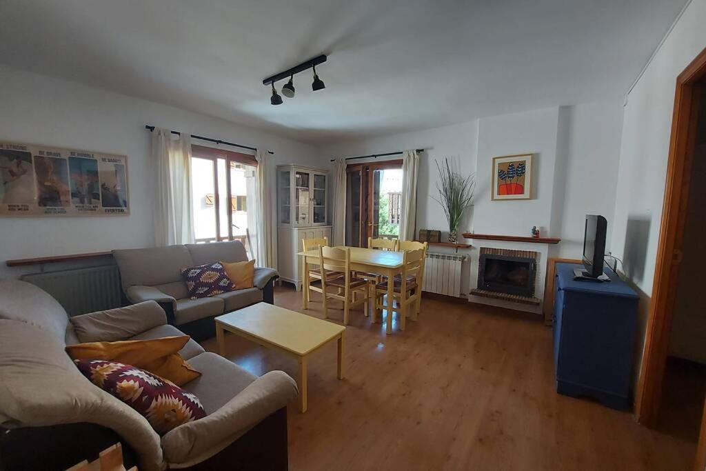 Casa Bihotz - Bonito Y Centrico Apartamento Con Garaje En Sallent Sallent de Gállego Buitenkant foto